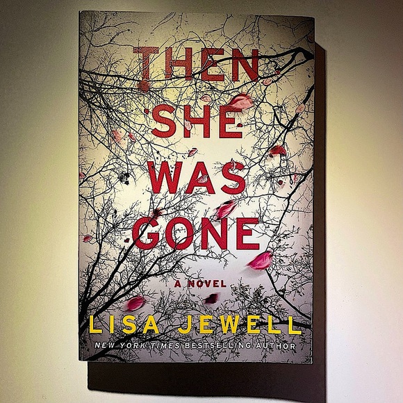 Then She Was Gone by Lisa Jewell - Picture 2 of 7